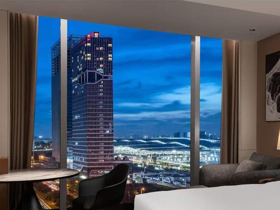 Signature Single Room | Down comforters, minibar, individually decorated, individually furnished
