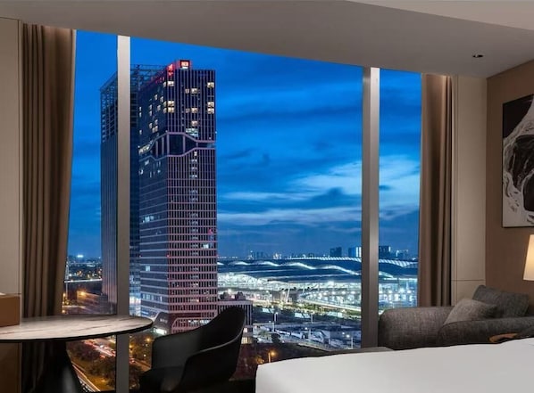 Habitación individual Prestigio | Edredón, minibar, decoración personalizada y muebles diferentes 