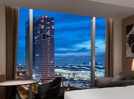 Signature Single Room | Down comforters, minibar, individually decorated, individually furnished