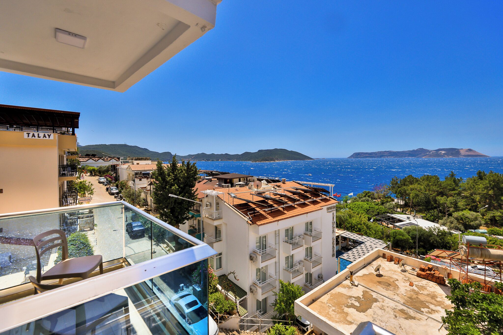 Tek Kisilik Deniz Manzarali Balkonlu Oda | Blackout drapes, soundproofing, iron/ironing board, free WiFi