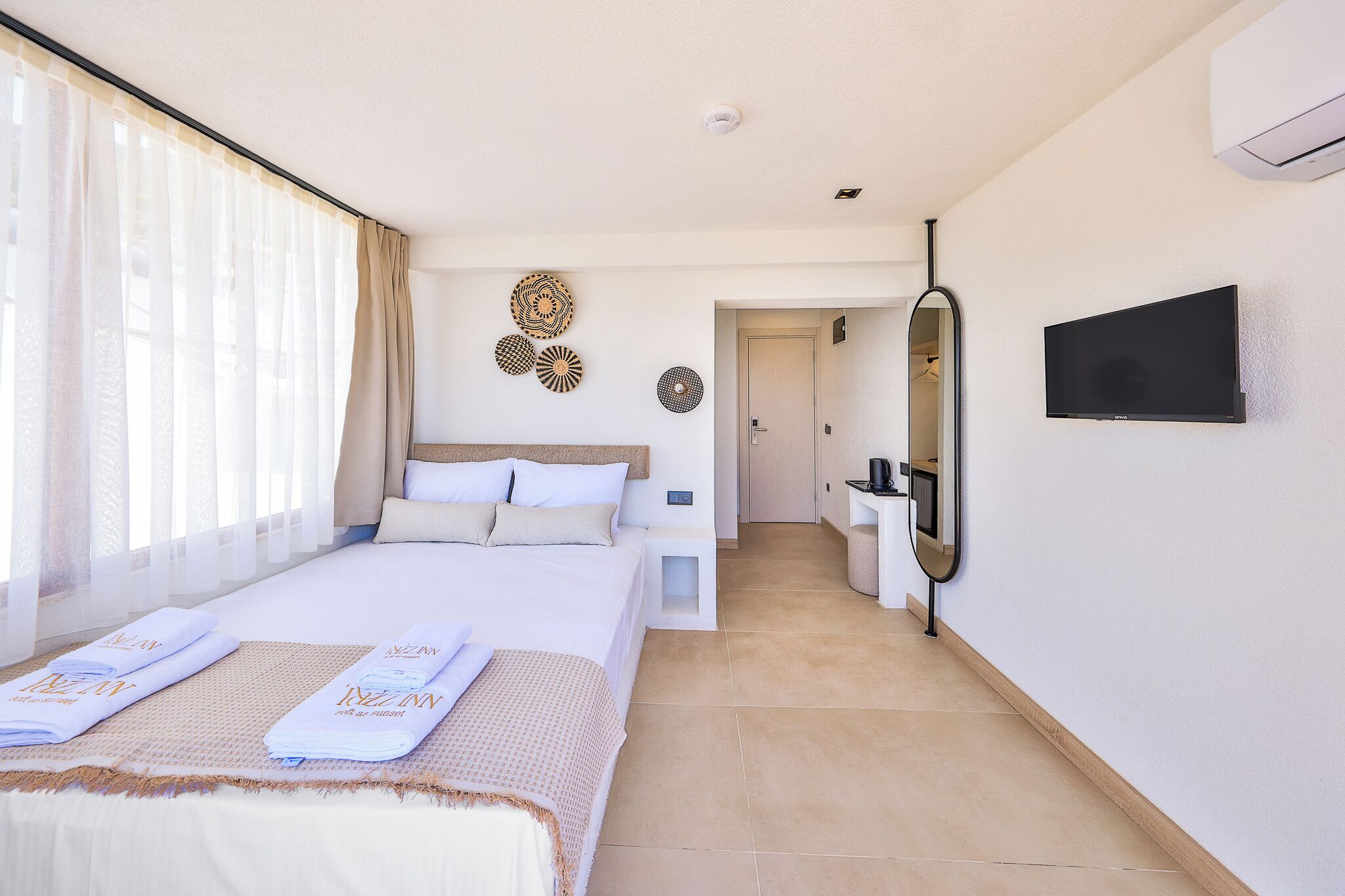 Deluxe Cift Kisilik Deniz Manzarali, Balkonlu Oda | Blackout drapes, soundproofing, iron/ironing board, free WiFi