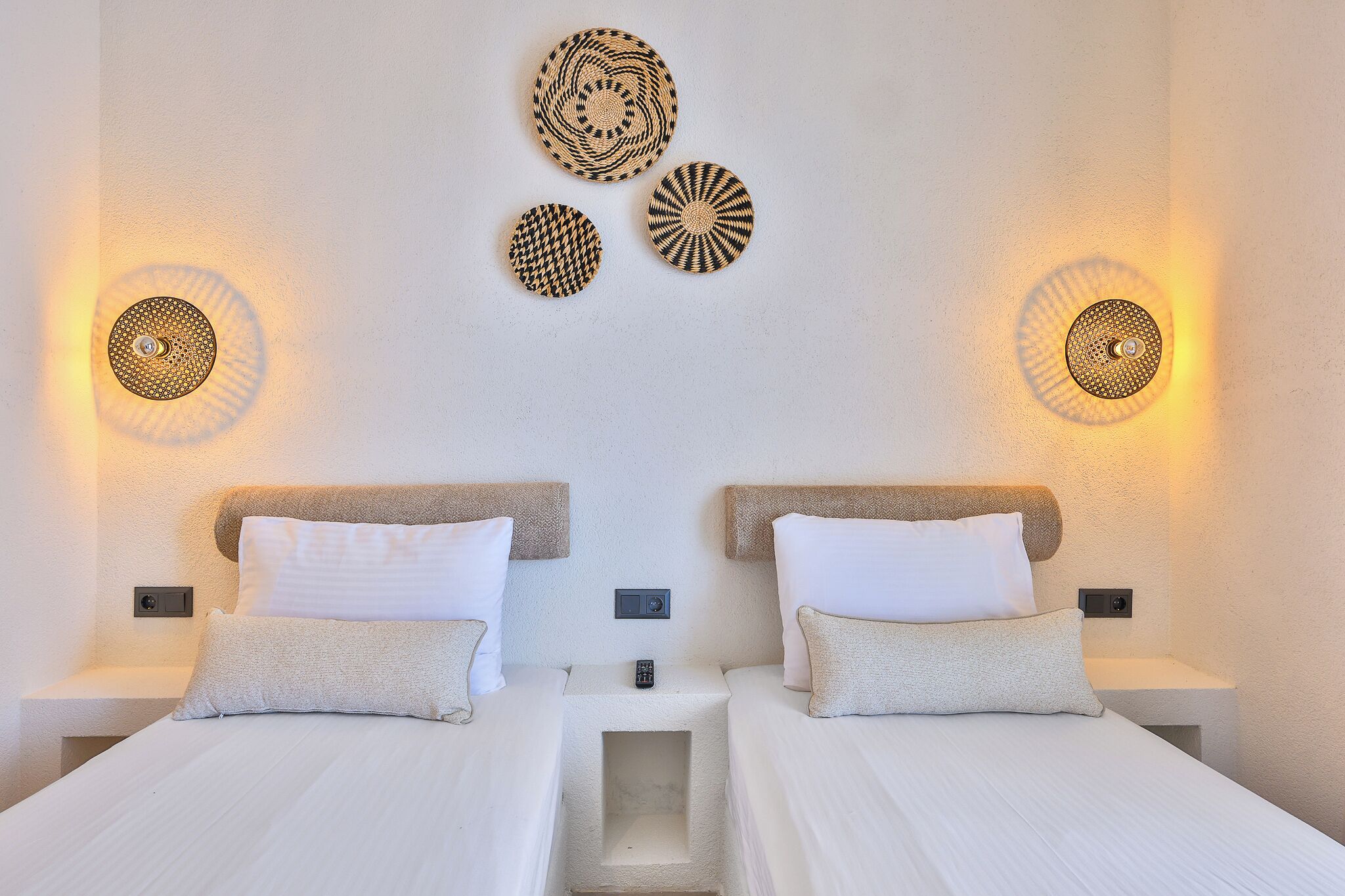 Standard Iki Ayri Yatakli, Yandan Deniz Manzarali, Balkonlu Oda | Blackout drapes, soundproofing, iron/ironing board, free WiFi