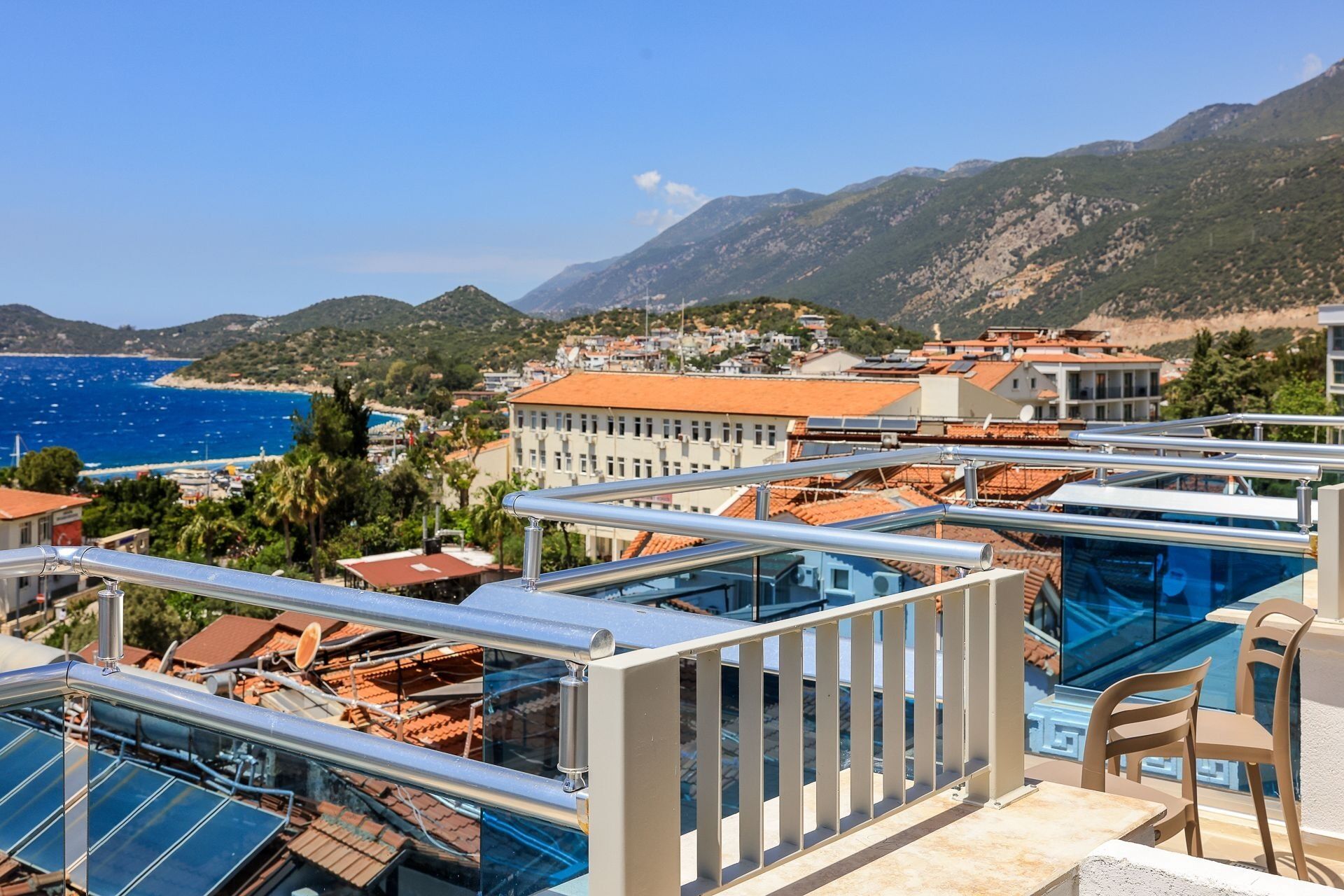 Deluxe Cift Kisilik Deniz Manzarali, Balkonlu Oda | Tende oscuranti, insonorizzazione, ferro/asse da stiro, Wi-Fi gratuito