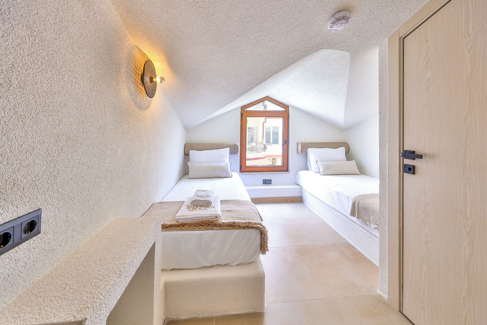 Family Quadruple Room | Blackout drapes, soundproofing, iron/ironing board, free WiFi