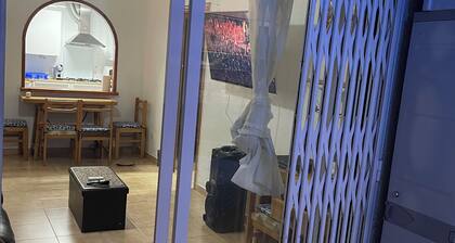 First floor in front of swimming pool, capacity 6-7 persons
