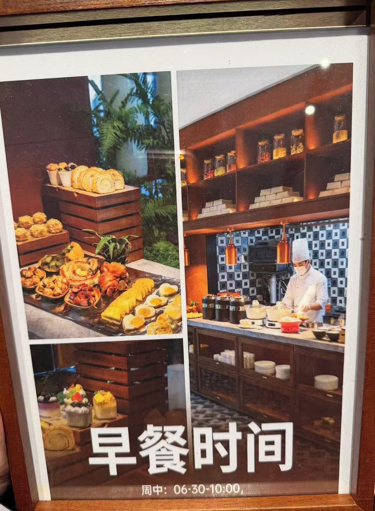 Petit déjeuner buffet servi tous les jours en supplément
