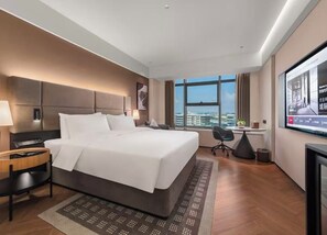 Kamar Single Superior, 1 Tempat Tidur Queen, pemandangan danau | Meja kerja, ruang kerja ramah laptop, dan tirai kedap cahaya