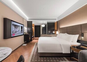 Kamar Single Superior, 1 Tempat Tidur Queen, pemandangan danau | Meja kerja, ruang kerja ramah laptop, dan tirai kedap cahaya