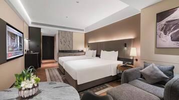 Chambre avec lits jumeaux | Couette en duvet d'oie, articles gratuits dans le mini-bar