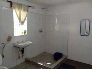 Shower, free toiletries, towels - blue Waxbill Lodge  (Eastern Province)