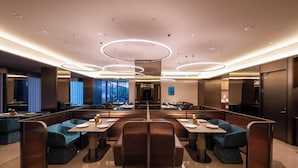 A modern hotel lobby with a central seating area, a reception desk, and a large window offering a view. - Crystal Orange Shenzhen Luohu Port (Shenzhen)