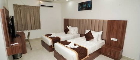 Standard Room | Desk, laptop workspace, free WiFi