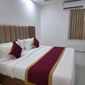 Desk, laptop workspace, free WiFi - Hotel Grace Vista  (chennai)