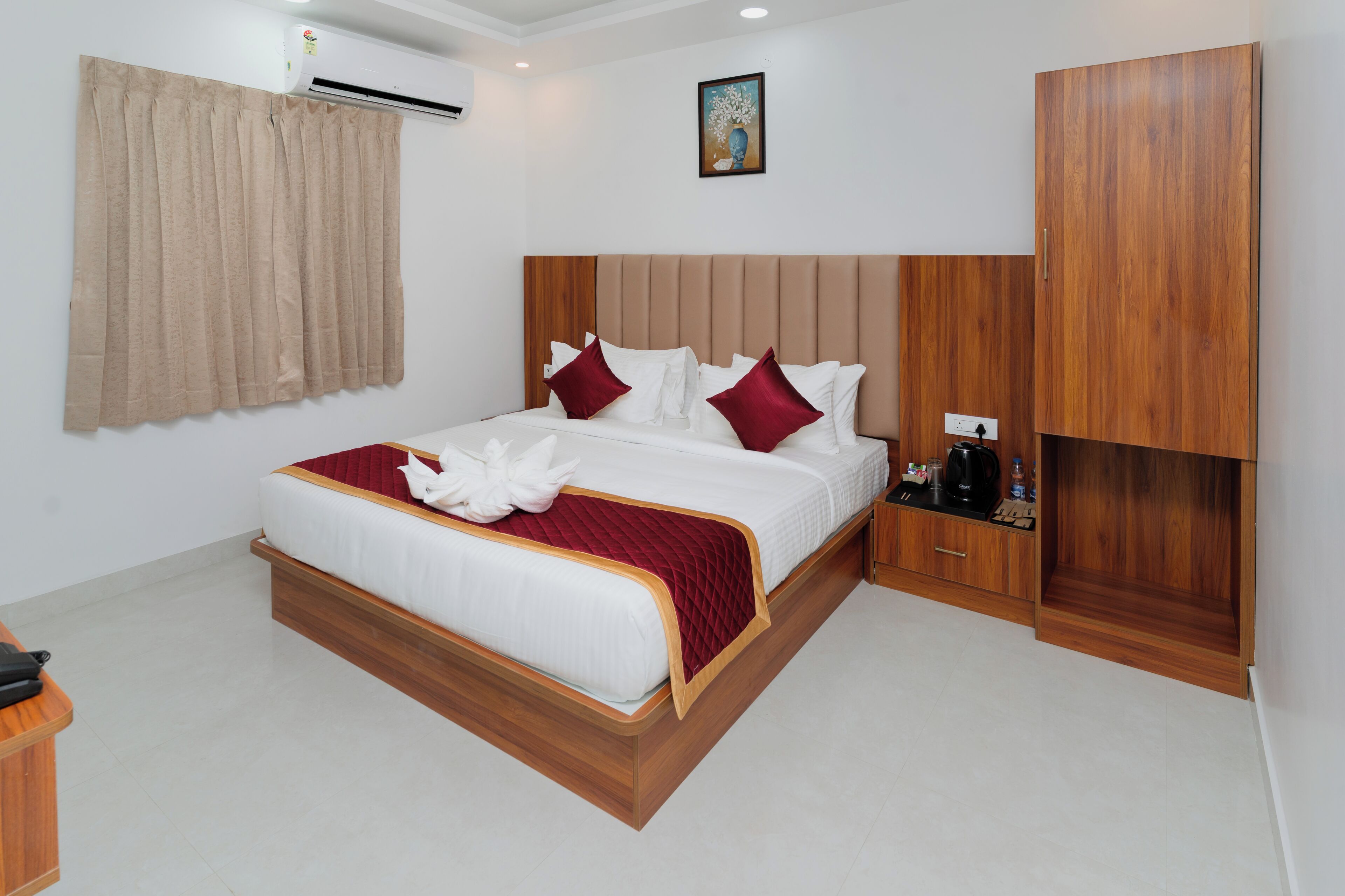 Quarto casal premium | Escrivaninha, espaço de trabalho para notebook, Wi-Fi de cortesia