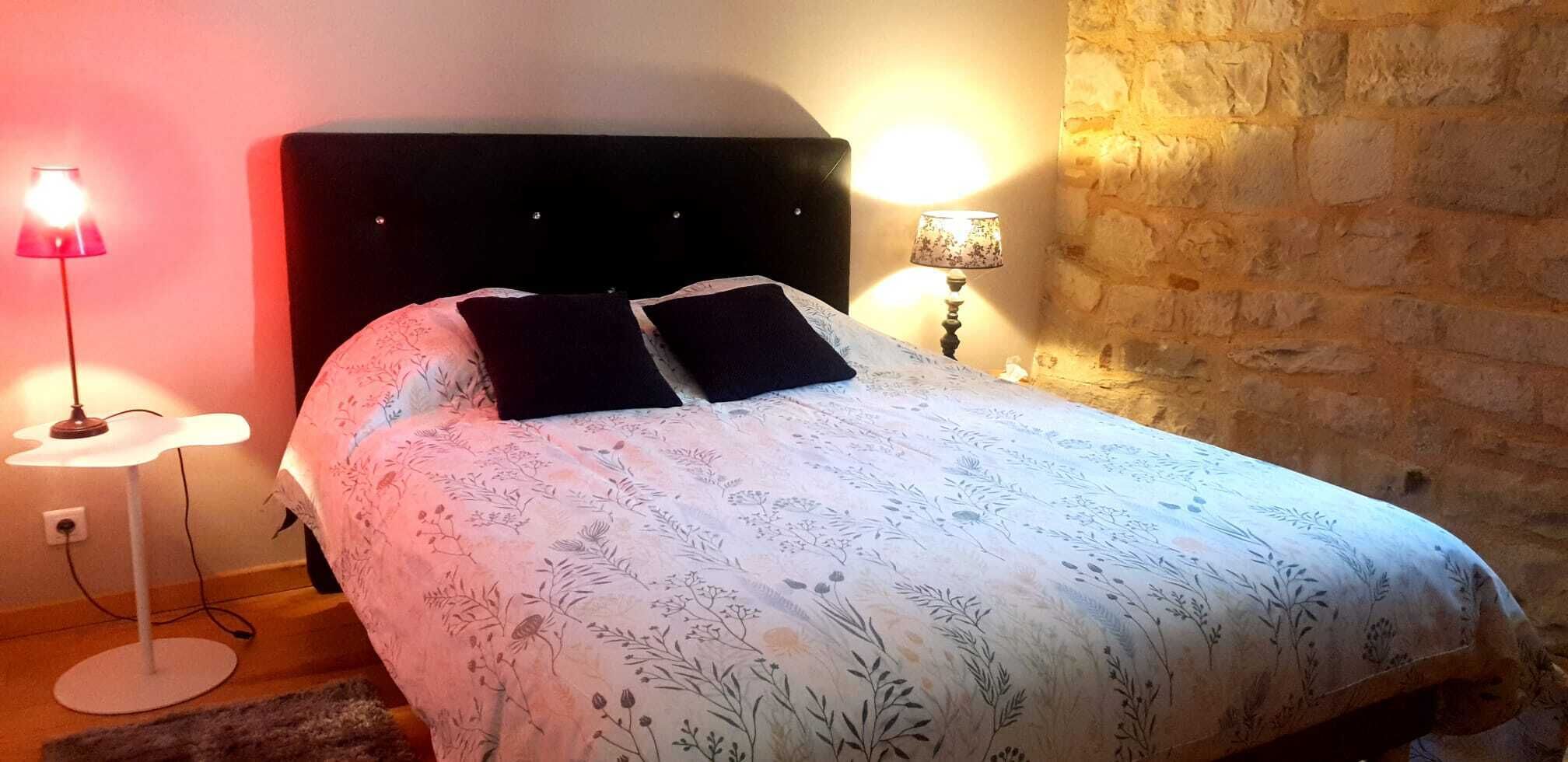2 bedrooms, travel crib, free WiFi, bed sheets