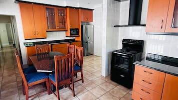 House, 5 Bedrooms, Balcony | Interior