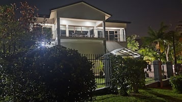 Casa, 5 quartos, sacada | Fachada