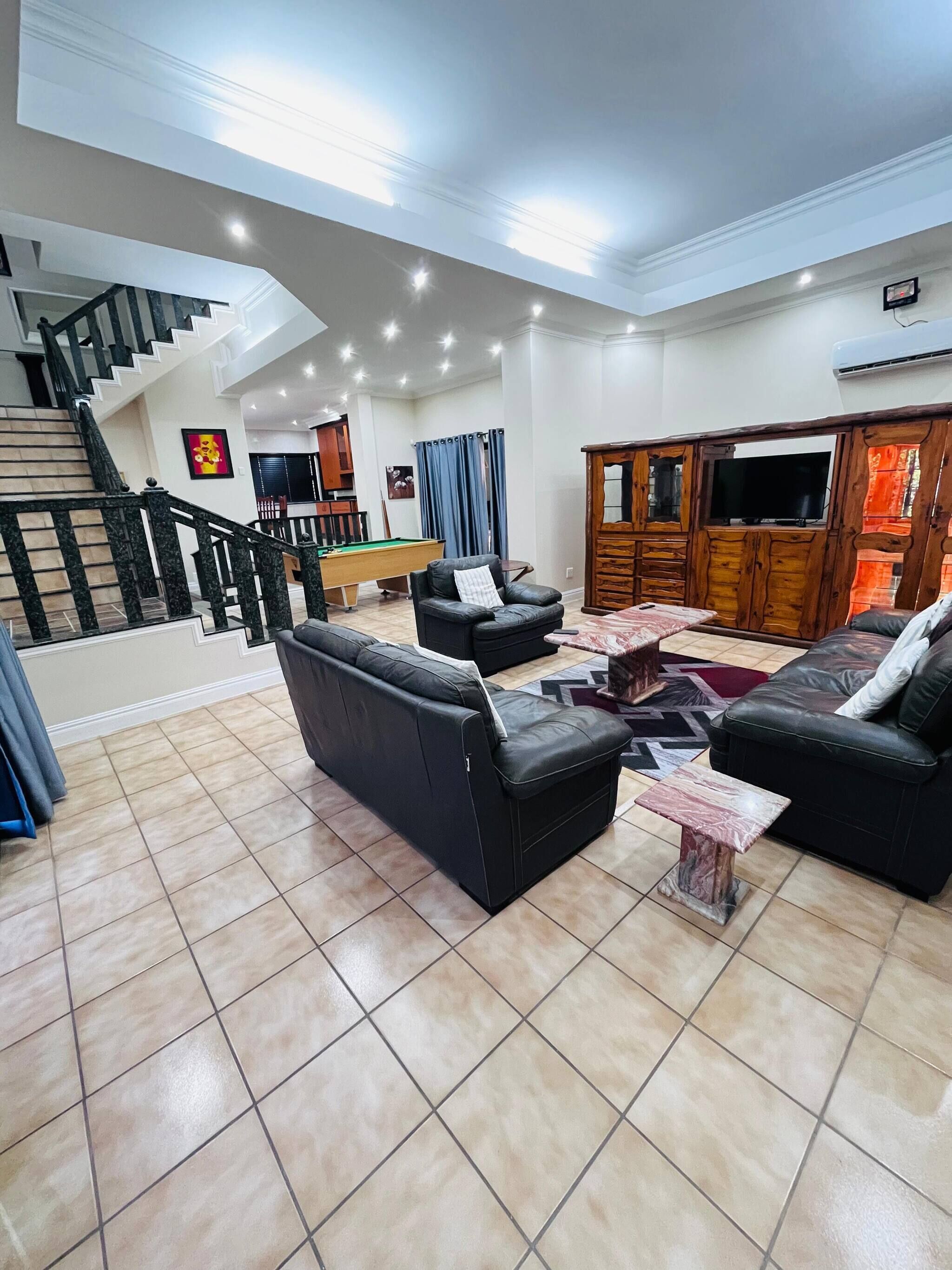 House, 5 Bedrooms, Balcony | Interior