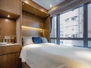 In-room safe, blackout drapes, iron/ironing board, free WiFi - Oootopia West (Hong Kong Island)