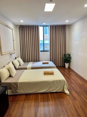5 bedrooms, WiFi, bed sheets - Peanuts Home Le Lai - Chic Local Stay, Steps to Ben Thanh & Bui Vien (Ho Chi Minh city)