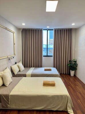 5 bedrooms, WiFi, bed sheets - Peanuts Home Le Lai - Chic Local Stay, Steps to Ben Thanh & Bui Vien (Ho Chi Minh city)