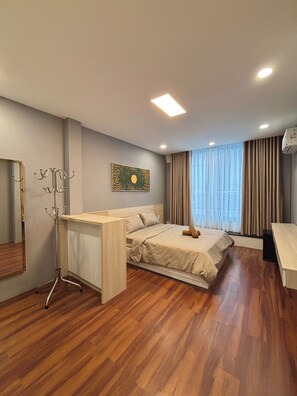 5 bedrooms, WiFi, bed sheets - Peanuts Home Le Lai - Chic Local Stay, Steps to Ben Thanh & Bui Vien (Ho Chi Minh city)