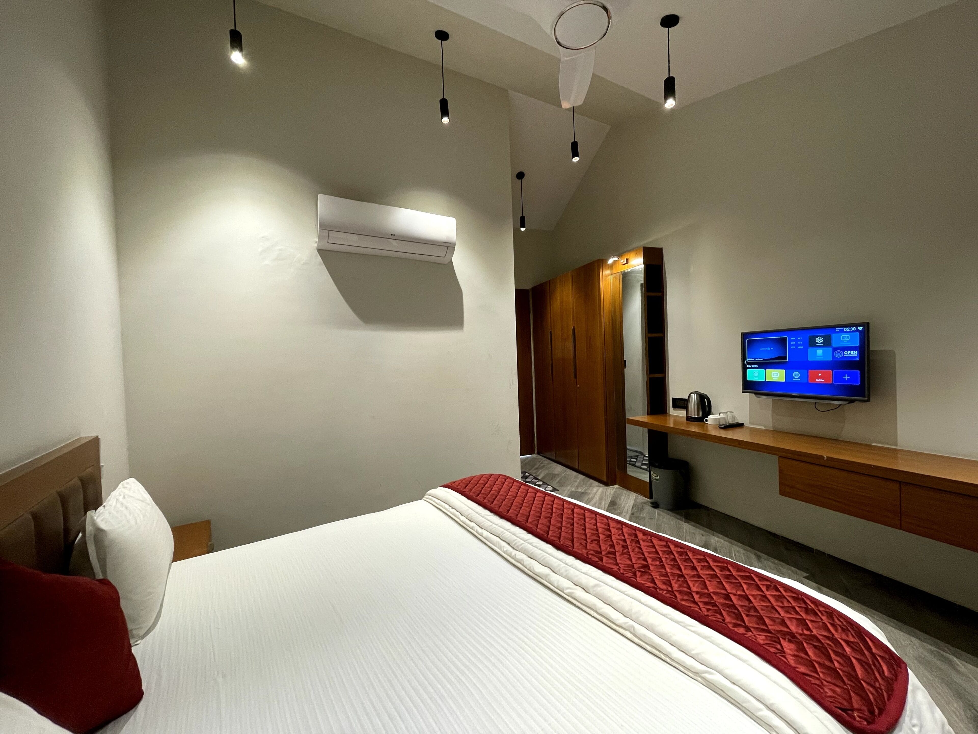 Habitación Deluxe | Camas supletorias, wifi gratis, ropa de cama