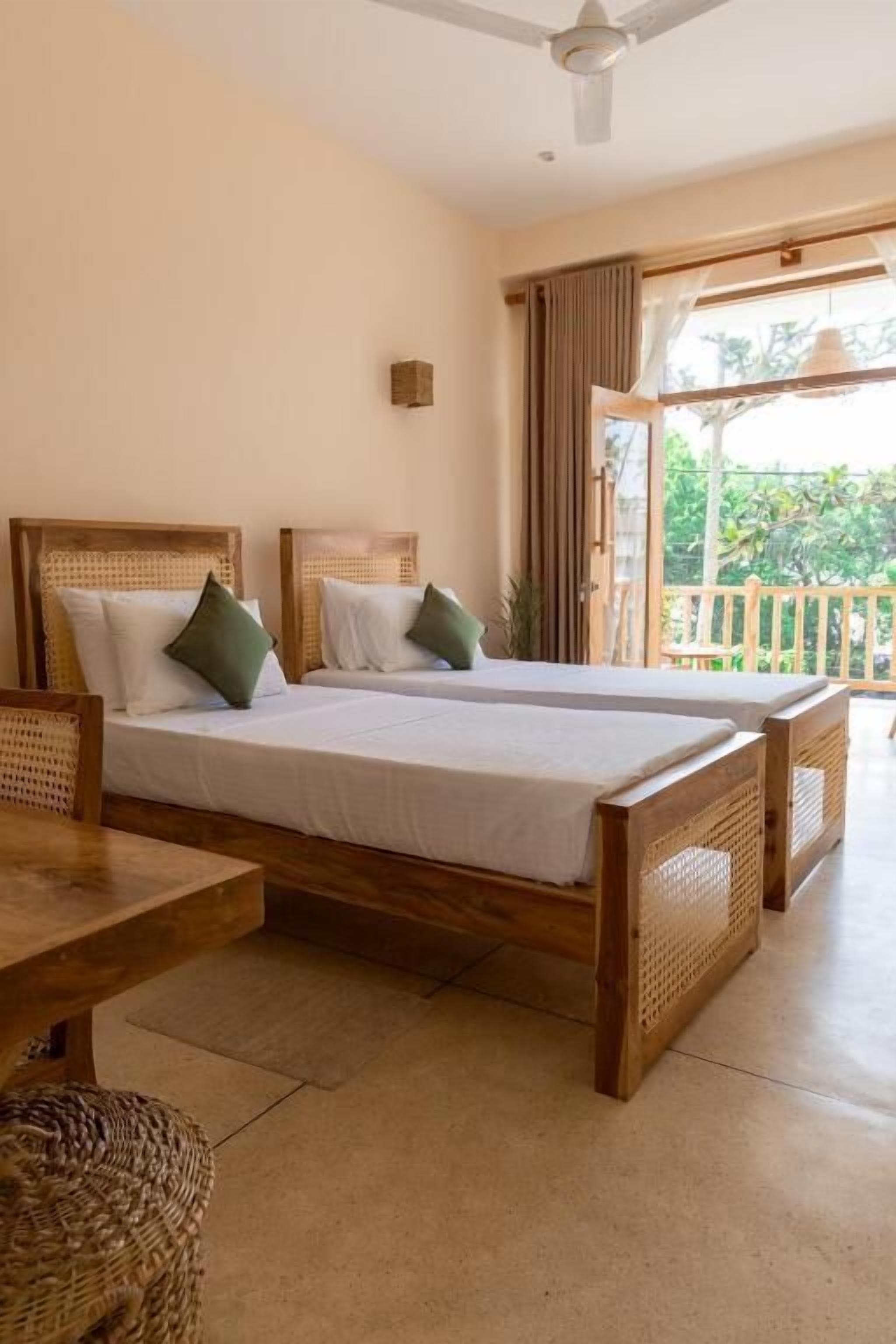 Phòng đôi hoặc 2 giường đơn Deluxe, ban công, quang cảnh biển | Két bảo mật tại phòng, truy cập Internet không dây miễn phí 