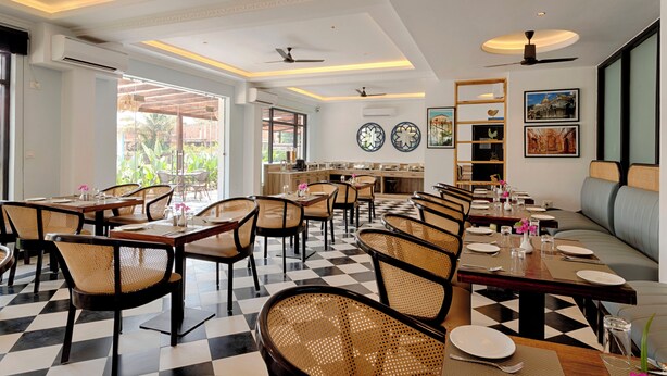 Dining - Sibaya Courtyard By Stone Wood Premium  (Baga)