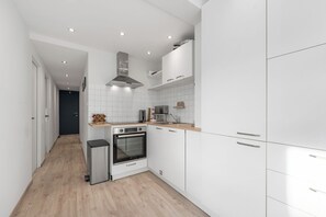 Fridge, electric kettle, toaster, cookware/dishes/utensils - 2 bedroom accommodation in Koksijde (Koksijde)