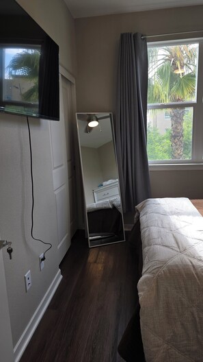 Iron/ironing board, WiFi, bed sheets