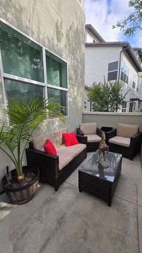 Cozy 1-bedroom condo in delightful Rancho Cucamonga at the famus " THE RESORT"