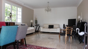 Living area - Vrbo Property (Charbonnières-les-Bains)