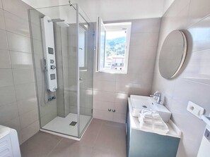 Bruser, håndklæder, Sæbe, Toiletpapir