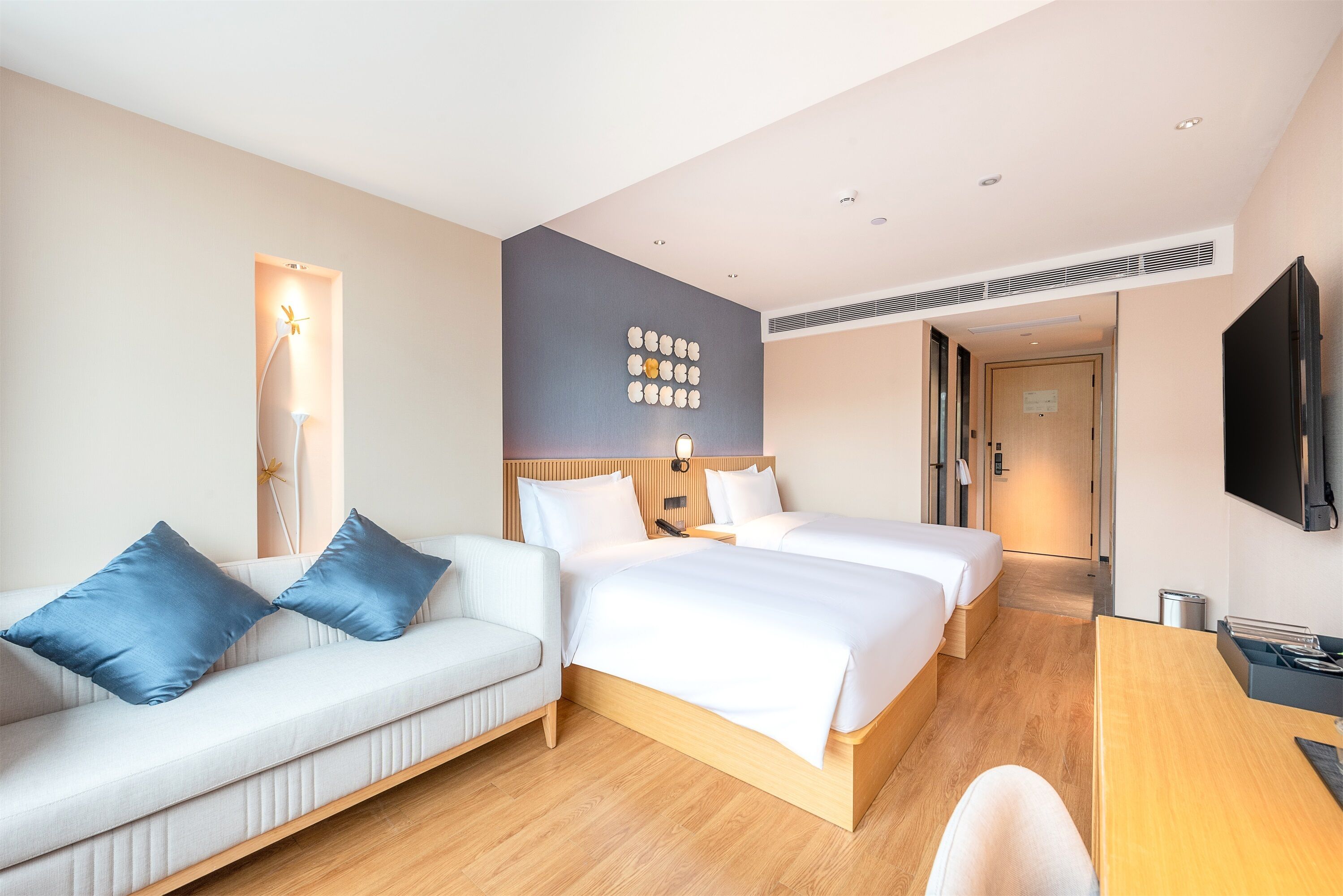 Superior Double Room | Desk