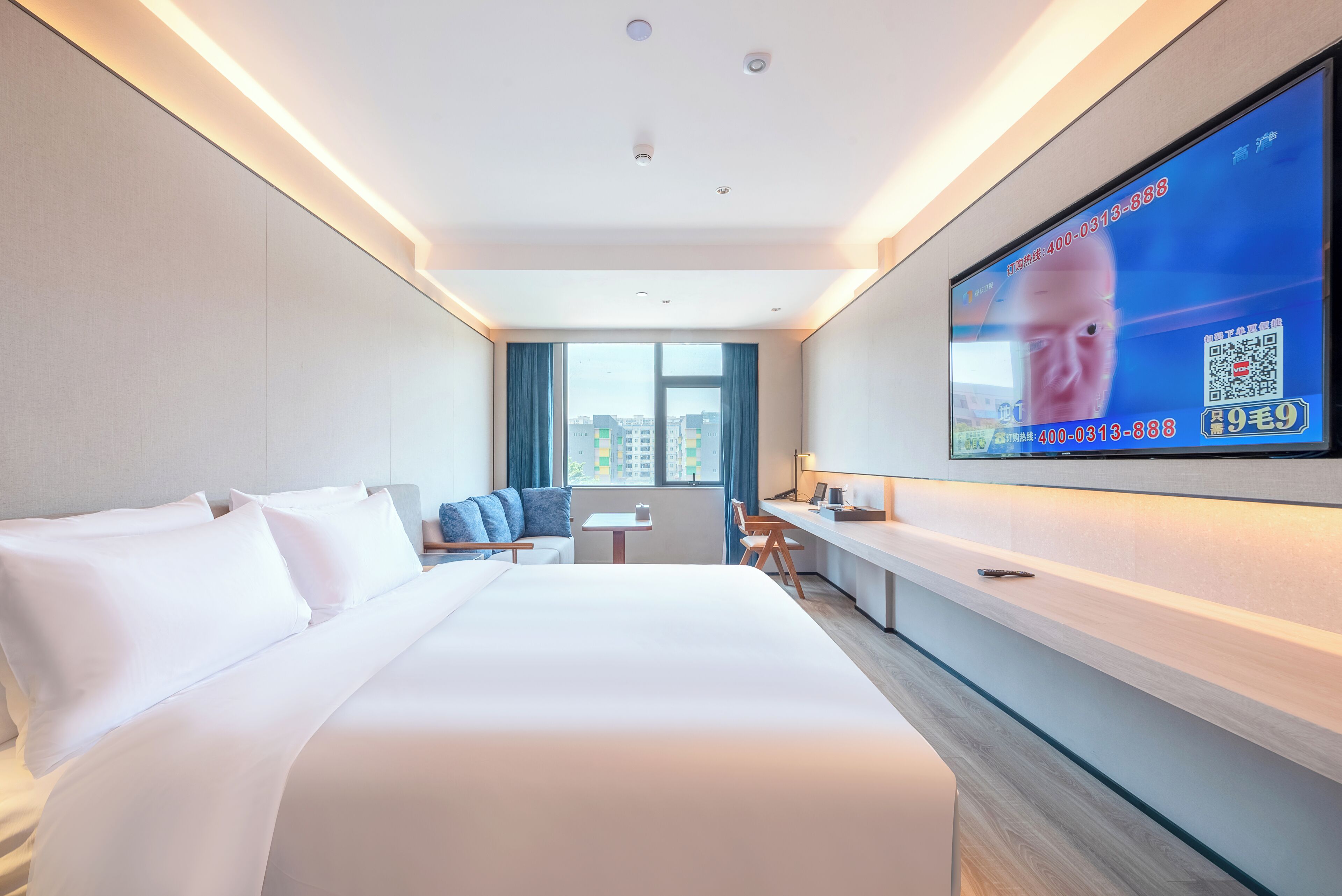 Business Single Room | Desk