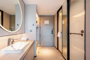 Business Single Room | Bathroom | Free toiletries, hair dryer, towels, shampoo - Crystal Hotel Huafa Ice and Snow World (Shen Zhen Shi)
