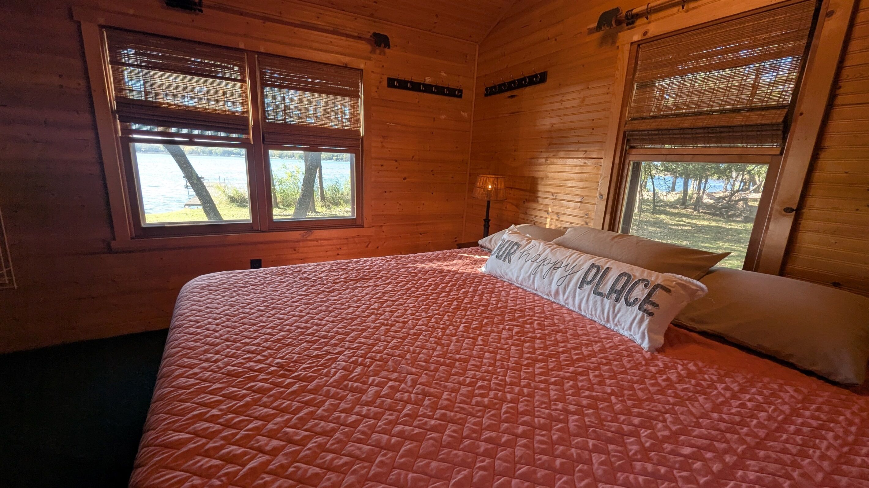 2 bedrooms, travel cot, free WiFi, bed sheets