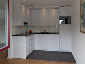 Fridge, microwave, oven, dishwasher - Friedberg 18 3½-Zimmerwohnung by Interhome (Davos)