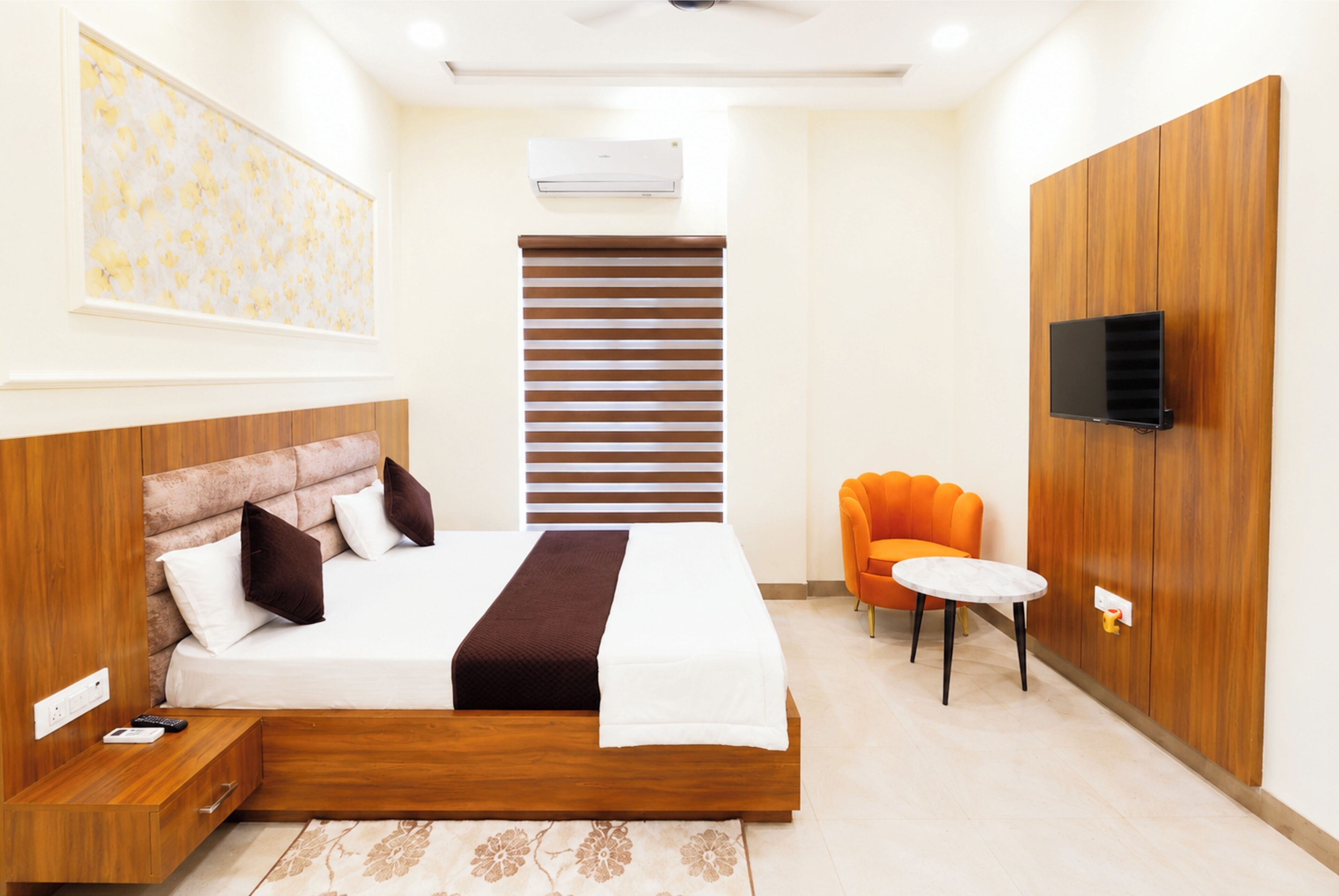 Deluxe Double Room, Air conditioning | Hypo-allergenic bedding, desk, soundproofing, free WiFi