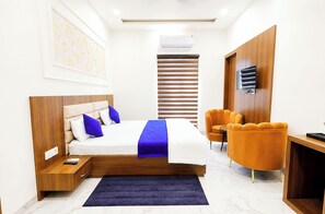 Kamar Double Deluks, AC | Pemandangan dari kamar