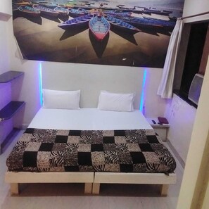 Deluxe Room | Bathroom | Towels, soap - Hotel Talha Residency (Nanded)