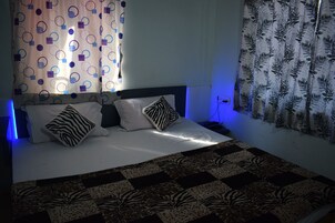 Deluxe Room, Balcony | Desk, free WiFi