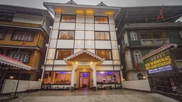 Mặt tiền nơi lưu trú