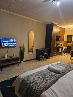 Room - Stylish Studio Apartment In Fourways (Sandton)