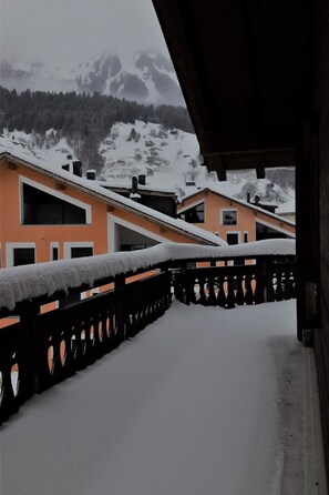 Property grounds - Haus Rätia App 20 2½-Zimmerwohnung by Interhome (Klosters)