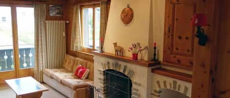 Fireplace, DVD player