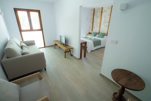 Suite superior, baño privado, en edificio contiguo | Caja de seguridad en la habitación y wifi gratis