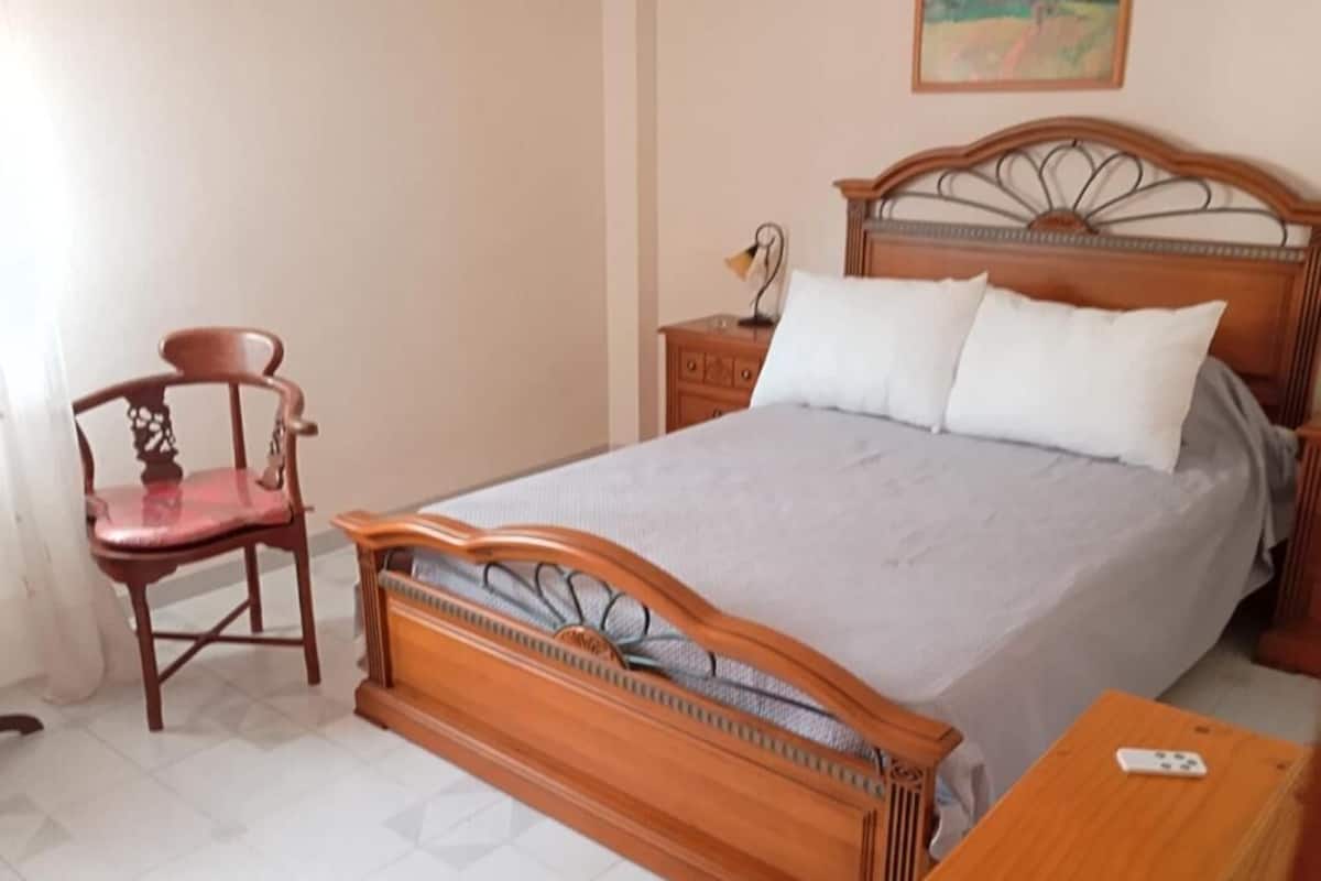 Cortinas blackout, tabla de planchar con plancha y wifi gratis