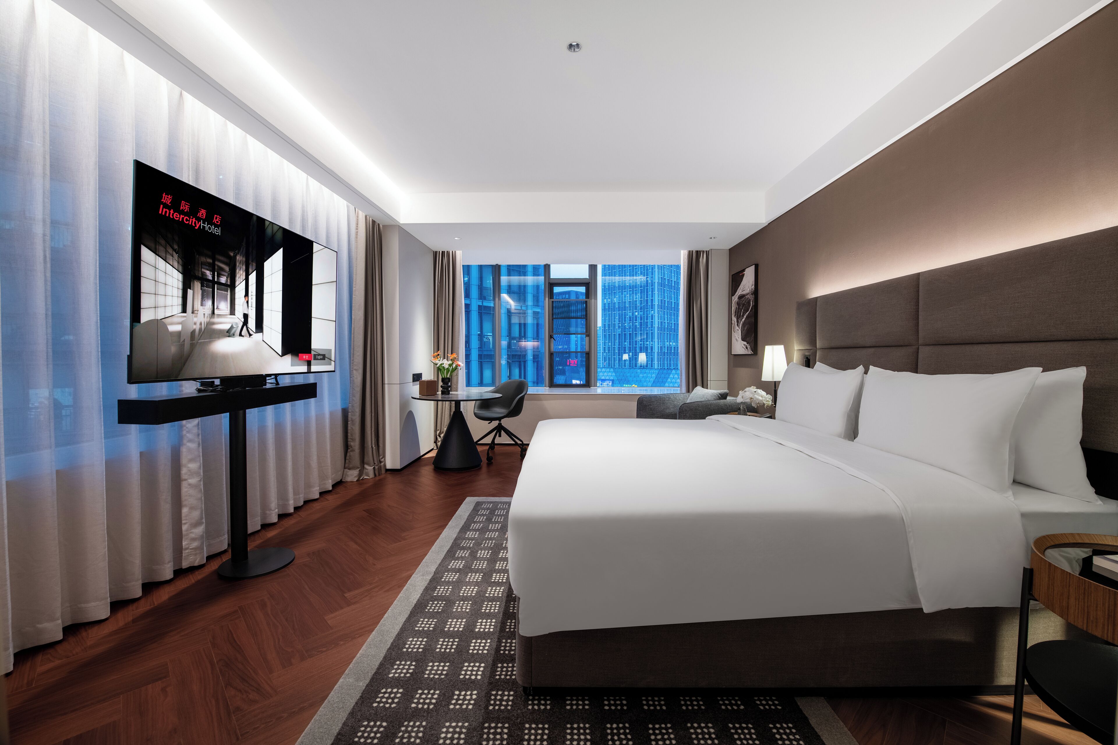 Cubrecamas, colchones con pillow-top y minibar con artículos gratuitos 